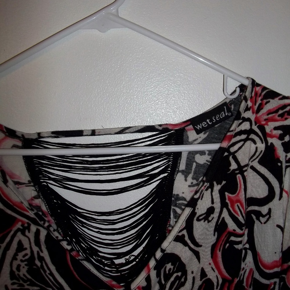 Cute Spring Patterned Cold Shoulder Top - Picture 3 of 5